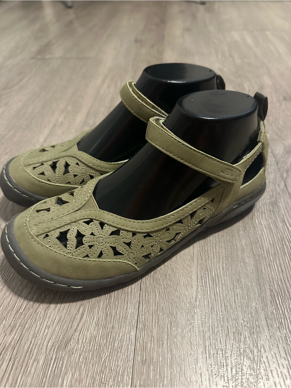 JBU by Jambu Collection Women's Mary Jane Hibiscus Green Leather Sandals 7 M